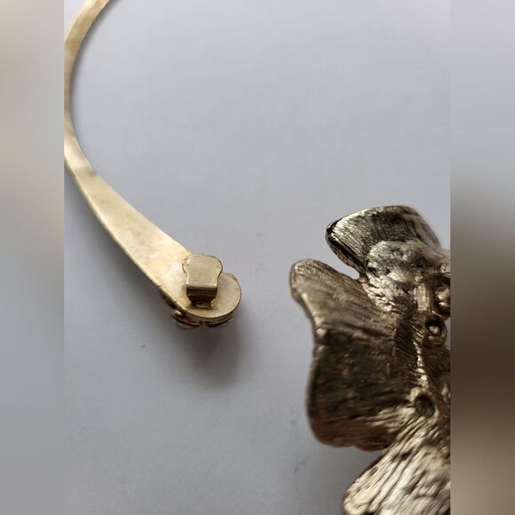 Stunning Classic Necklace and Earring Set NEW Never Worn. - Picture 9 of 15